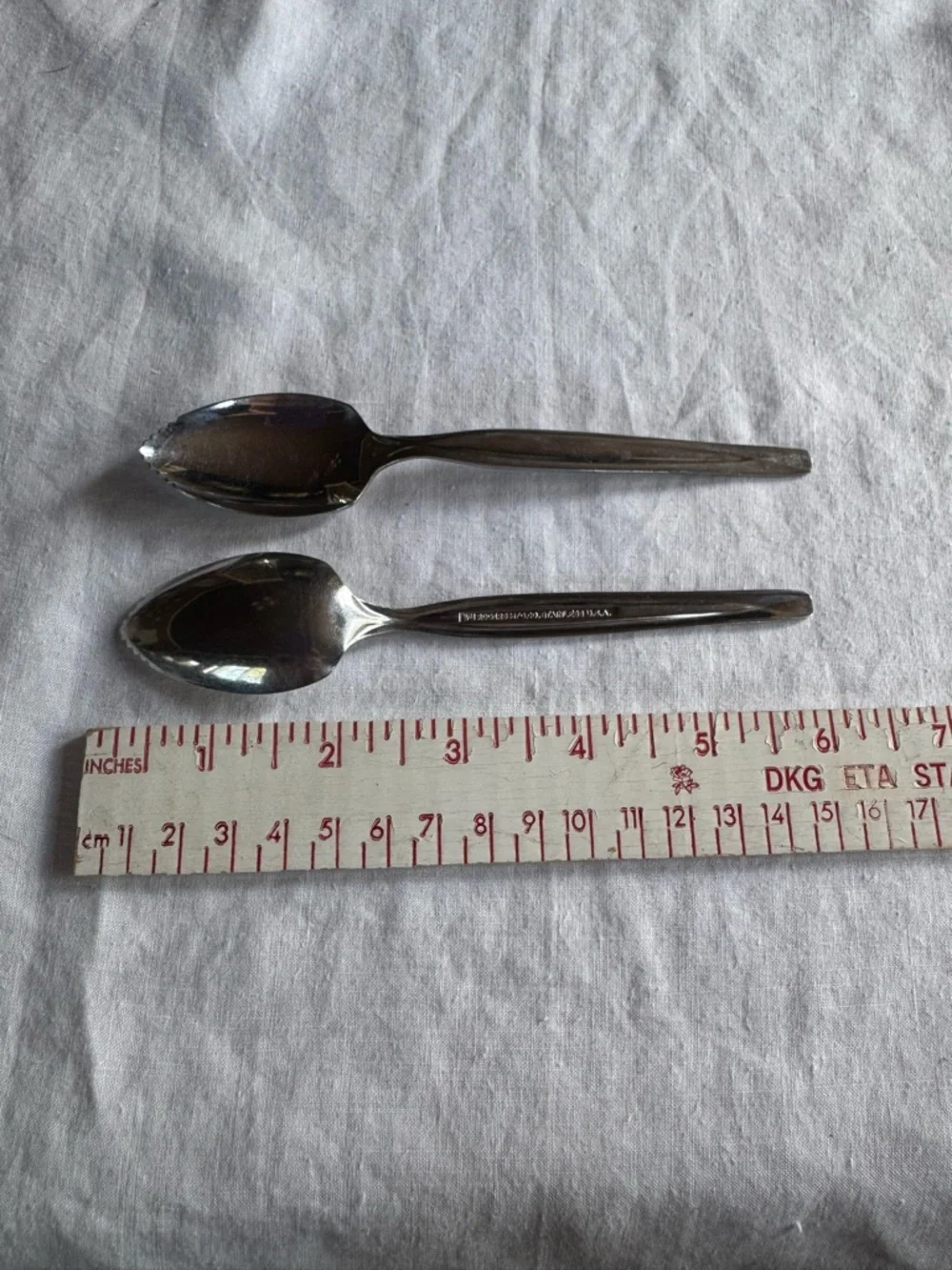 Wm Rogers Stainless Steel Plate Grapefruit Spoons with Serrated Edge Set of 2